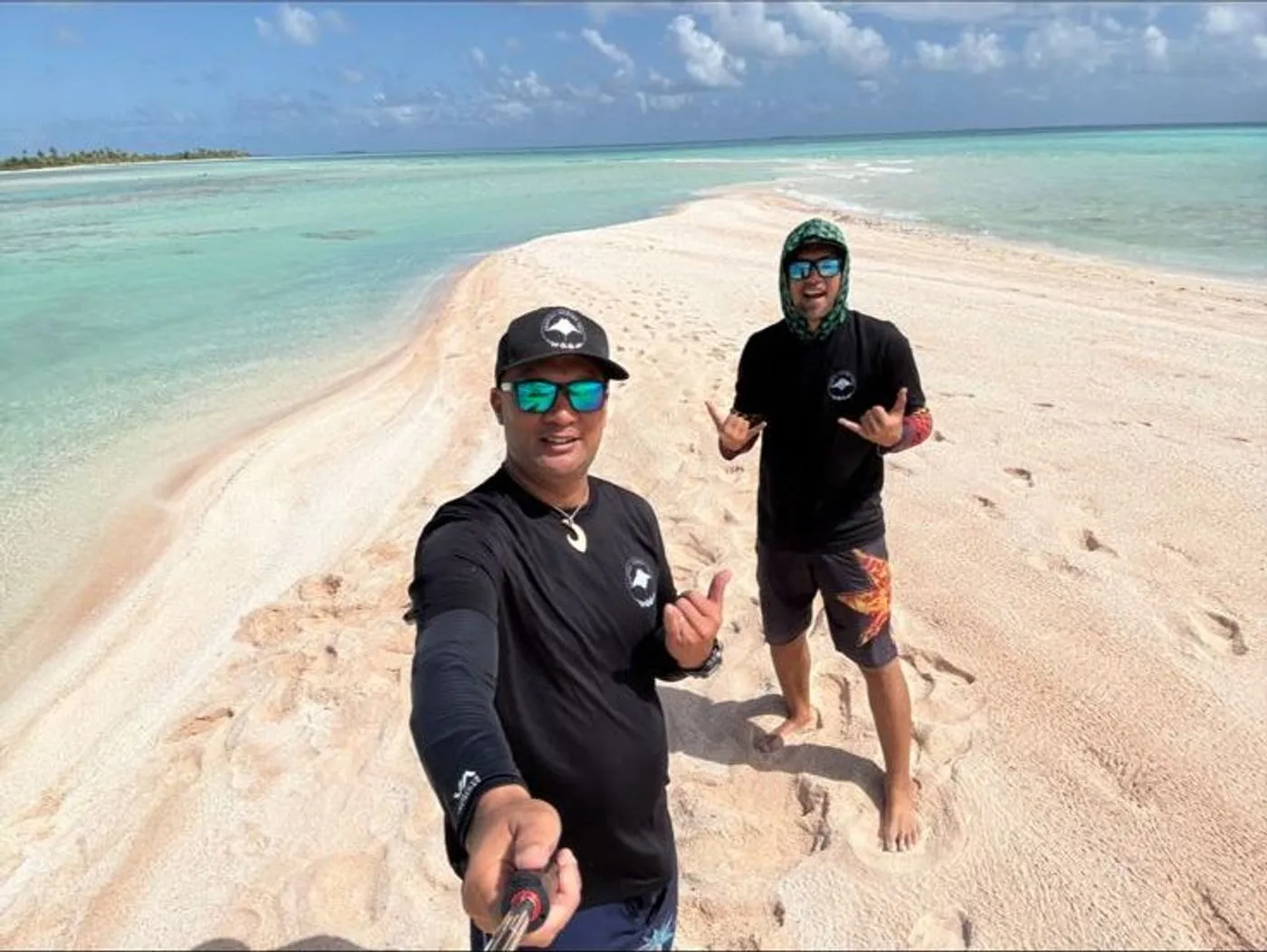Les frères HH sur le banc de sable de Moorea